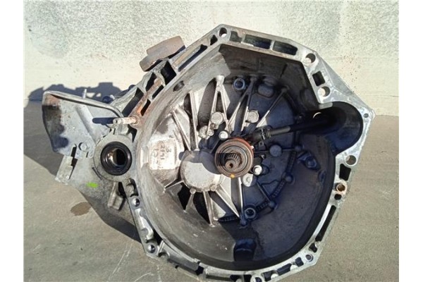 Recambio de caja cambios manual para renault megane iii sport tourer 1.5 dynamique referencia OEM IAM 320108243R  