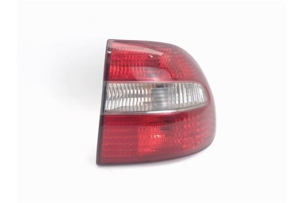 Recambio de piloto trasero derecho para volvo v40 familiar referencia OEM IAM   