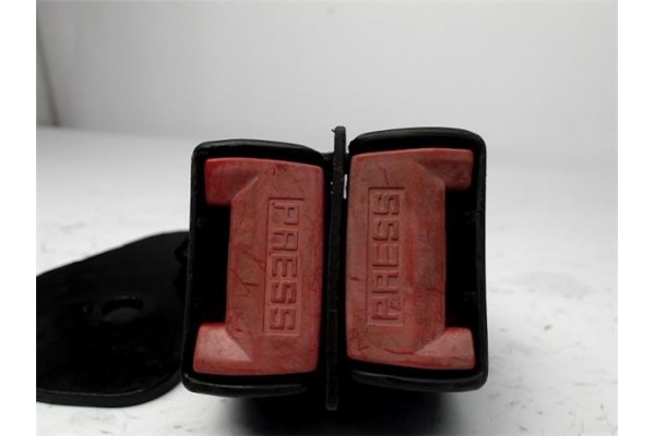 Recambio de anclaje cinturon trasero izquierdo para renault clio ii fase i (b/cb0) 1.5 dci (b/cb07) referencia OEM IAM 820068404