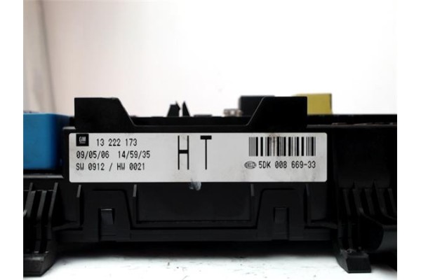 Recambio de caja fusibles/rele para opel astra h berlina 1.7 cdti referencia OEM IAM 13222173 5DK00866933 