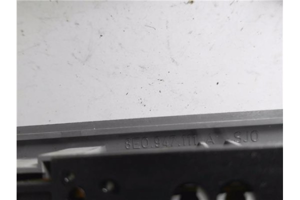 Recambio de luz delantero central techo para audi a3 (8p1) 2.0 tdi 16v referencia OEM IAM 8E0947111A  