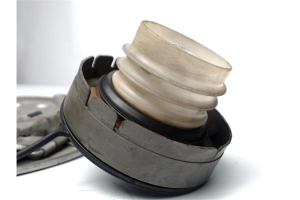 Recambio de tapa exterior combustible para toyota corolla verso (e12) 2.0 d4d referencia OEM IAM 7735064010  