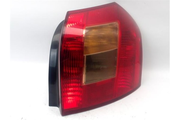 Recambio de piloto trasero derecho para toyota corolla (e12) 2.0 d-4d referencia OEM IAM 8155113610  