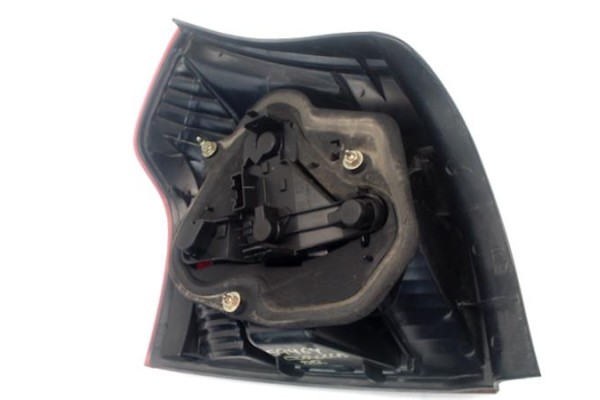 Recambio de piloto trasero derecho para toyota corolla (e12) 2.0 d-4d referencia OEM IAM 8155113610  