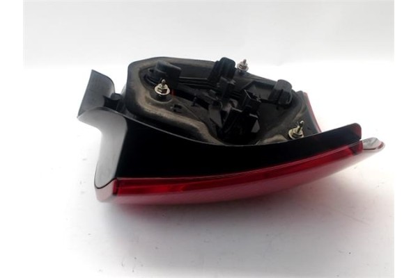 Recambio de piloto trasero derecho para toyota corolla (e12) 2.0 d-4d referencia OEM IAM 8155113610  