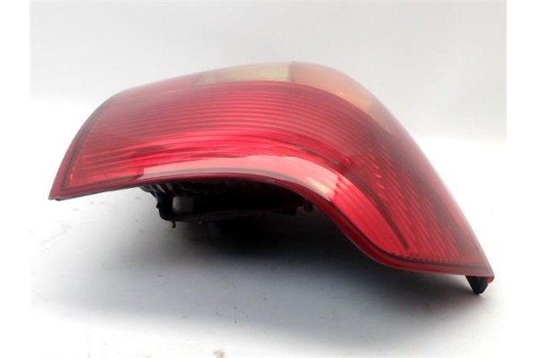 Recambio de piloto trasero derecho para toyota corolla (e12) 2.0 d-4d referencia OEM IAM 8155113610  