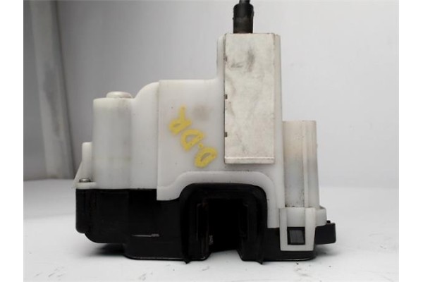 Recambio de cierre electromagnetico delantero derecho para fiat 500 1.3 d multijet referencia OEM IAM 51827593  