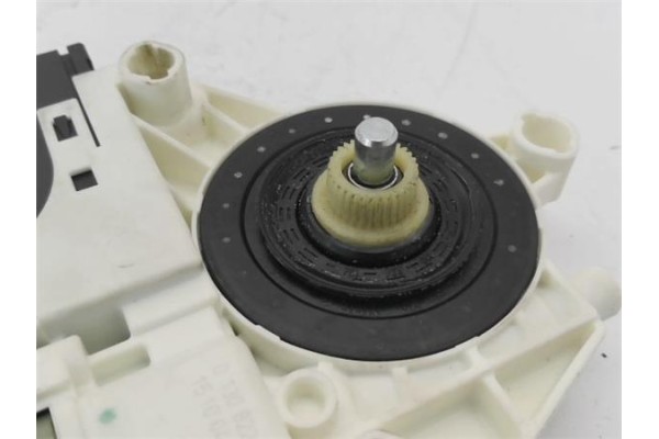 Recambio de motor elevalunas delantero derecho para audi a3 (8p1) 2.0 tdi 16v referencia OEM IAM 8P0959802A  