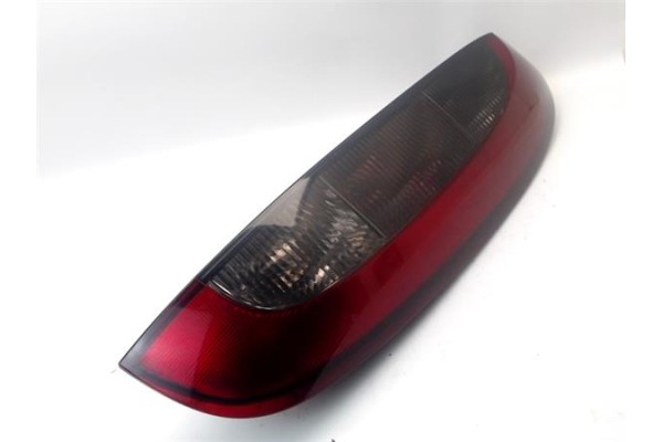Recambio de piloto trasero derecho para opel corsa c 1.2 cosmo referencia OEM IAM 1222057 89302220 