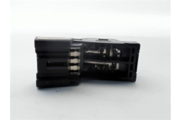 Recambio de mando elevalunas para suzuki swift iii (sg) 1.5 referencia OEM IAM 62J003564T  