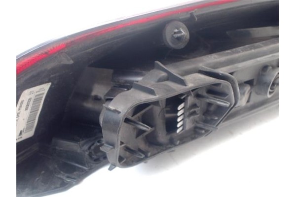 Recambio de piloto trasero derecho para opel corsa c 1.2 cosmo referencia OEM IAM 1222057 89302220 