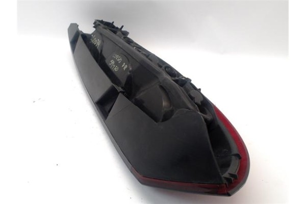Recambio de piloto trasero derecho para opel corsa c 1.2 cosmo referencia OEM IAM 1222057 89302220 