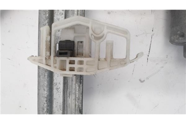 Recambio de mecanismo elevalunas delantero derecho para citroen xsara picasso referencia OEM IAM 0130821900  