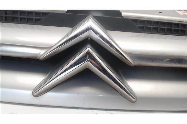 Recambio de rejilla capo para citroen berlingo combi referencia OEM IAM 9644757977  