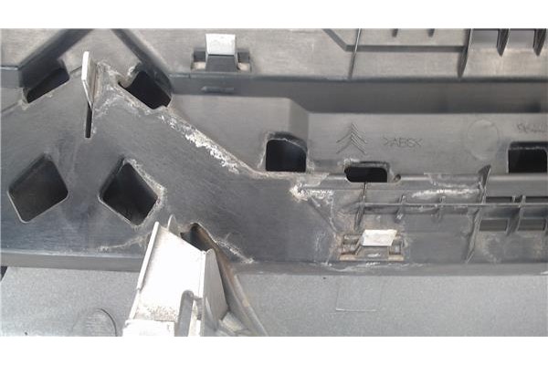 Recambio de rejilla capo para citroen berlingo combi referencia OEM IAM 9644757977  
