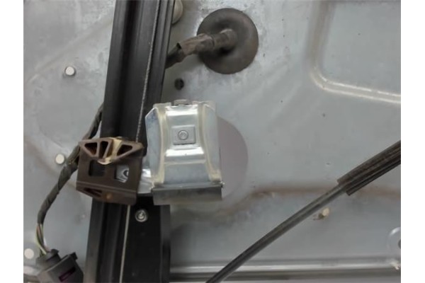 Recambio de elevalunas electrico delantero izquierdo para seat ibiza (6l1) referencia OEM IAM 6L3837751  