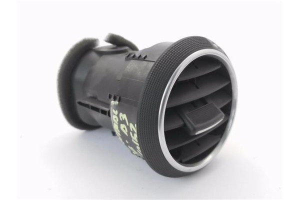 Recambio de rejilla entrada de aire para audi a3 (8p1) 2.0 tdi 16v referencia OEM IAM 8P3807647  