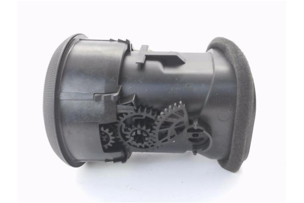 Recambio de rejilla entrada de aire para audi a3 (8p1) 2.0 tdi 16v referencia OEM IAM 8P3807647  