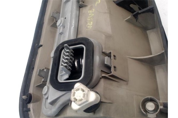 Recambio de piloto trasero derecho para opel zafira a 2.2 dti 16v referencia OEM IAM 1222084 275408 