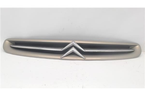 Recambio de rejilla capo para citroen xsara picasso referencia OEM IAM 9631507477  