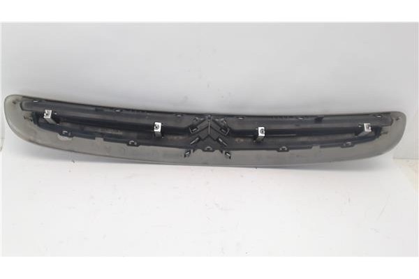 Recambio de rejilla capo para citroen xsara picasso referencia OEM IAM 9631507477  