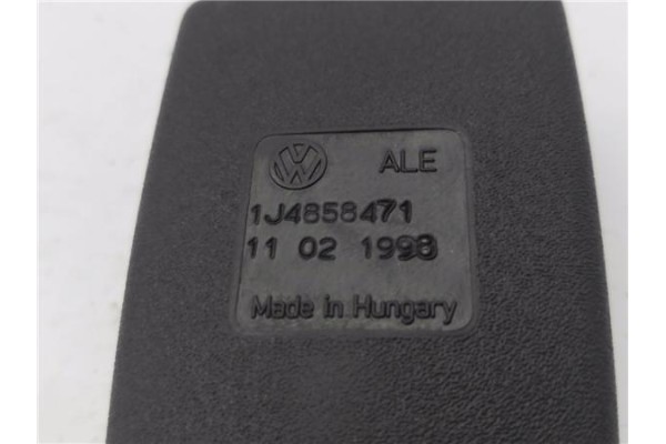 Recambio de anclaje cinturon delantero izquierdo para volkswagen golf iv berlina (1j1) 1.8 referencia OEM IAM 1J4858471  