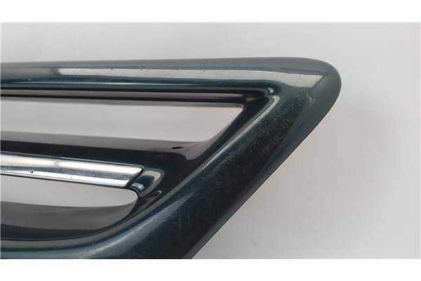 Recambio de rejilla capo para citroen xsara berlina referencia OEM IAM 9622040977  