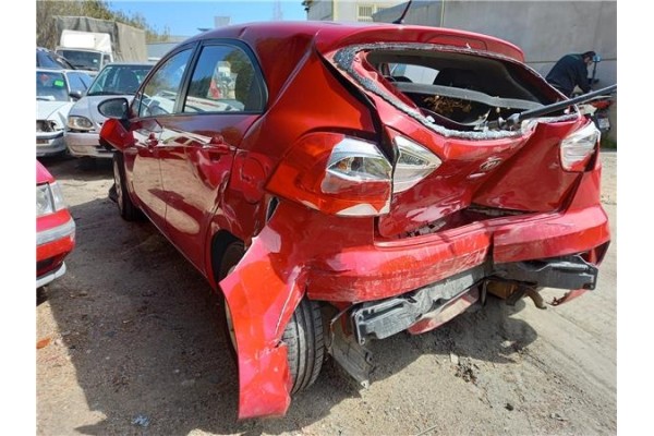 kia rio (2011) del año 