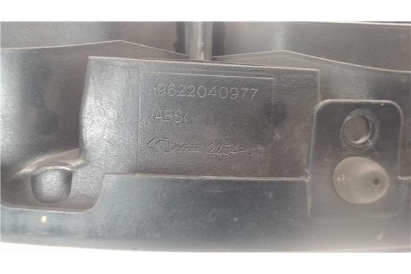 Recambio de rejilla capo para citroen xsara berlina referencia OEM IAM 9622040977  