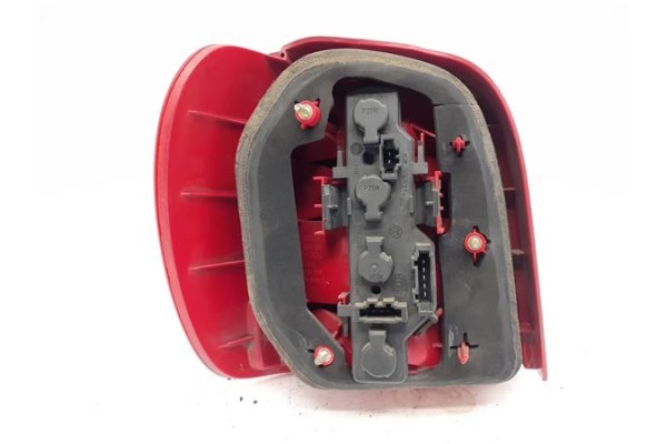 Recambio de piloto trasero derecho para volkswagen polo iii berlina (6n2) 1.4 trendline referencia OEM IAM E139438  