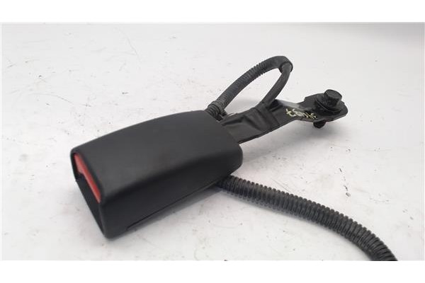 Recambio de anclaje cinturon delantero izquierdo para kia rio (ub) 1.2 basic referencia OEM IAM 888301W000HU  