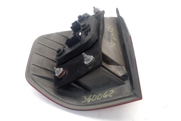 Recambio de piloto trasero derecho para bmw serie x3 (e83) 3.0d referencia OEM IAM 63213404104  
