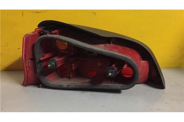 Recambio de piloto trasero derecho para peugeot 106 (s2) 1.0 sketch referencia OEM IAM    Recambio de piloto trasero derecho para peugeot 106 (s2) 1.0 sketch referencia OEM IAM