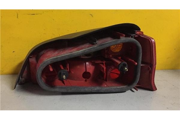 Recambio de piloto trasero izquierdo para peugeot 106 (s2) 1.0 sketch referencia OEM IAM   