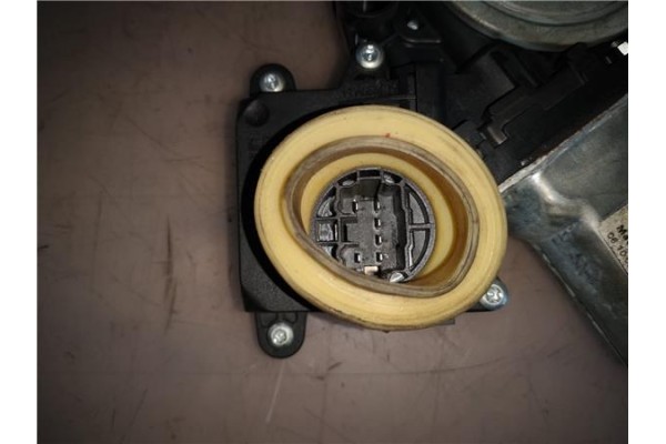Recambio de mecanismo elevalunas delantero izquierdo para toyota corolla verso (e12) 2.0 d4d referencia OEM IAM 698200F010  