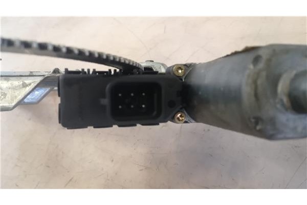 Recambio de mecanismo elevalunas delantero derecho para opel zafira a 2.0 dti 16v referencia OEM IAM 90579572  