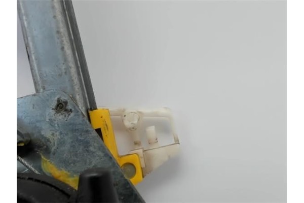 Recambio de mecanismo elevalunas delantero izquierdo para renault megane ii berlina 3p referencia OEM IAM   