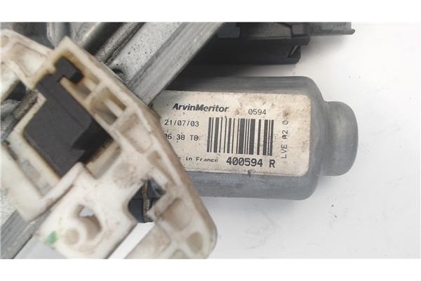 Recambio de mecanismo elevalunas delantero izquierdo para citroen xsara coupe referencia OEM IAM 400594R  