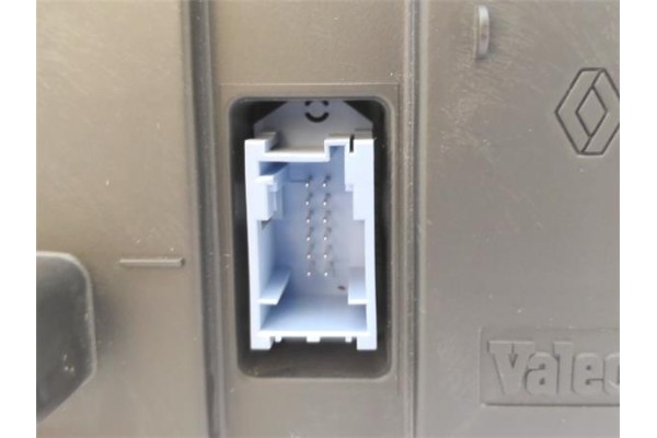 Recambio de mandos climatizador para renault scenic ii (jm) 1.9 dci (jm12, jm0g) referencia OEM IAM 7701208975  