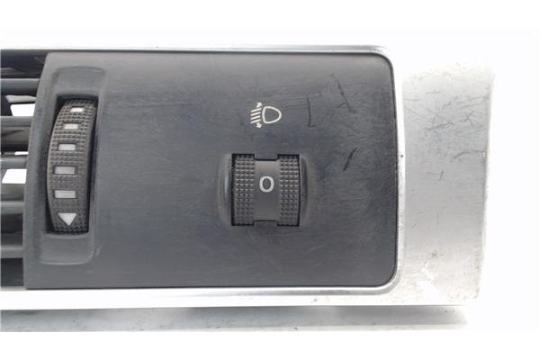Recambio de rejilla entrada de aire para audi a6 avant (4f5) 2.8 fsi referencia OEM IAM 4f1820901d  