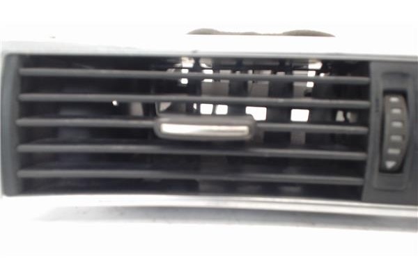 Recambio de rejilla entrada de aire para audi a6 avant (4f5) 2.8 fsi referencia OEM IAM 4f1820901d  