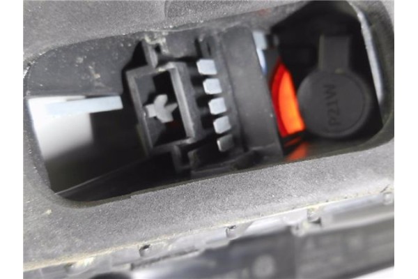 Recambio de piloto trasero izquierdo para fiat punto / grande punto (199) 1.4 referencia OEM IAM 51895399 02040199900010 