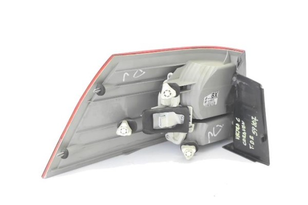 Recambio de piloto trasero derecho para opel vectra c caravan 1.9 comfort referencia OEM IAM 93192384  