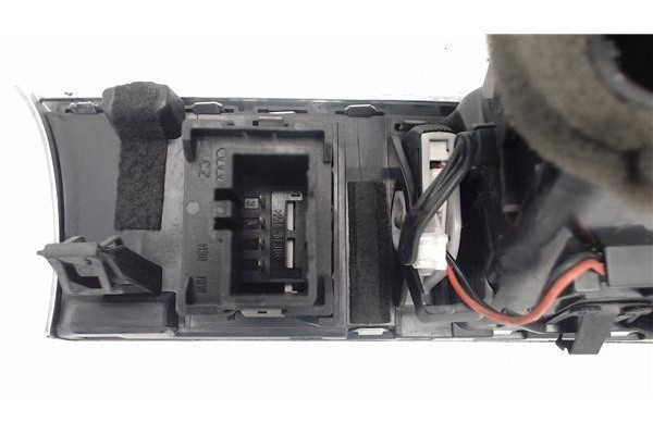 Recambio de rejilla entrada de aire para audi a6 avant (4f5) 2.8 fsi referencia OEM IAM 4f1820901d  