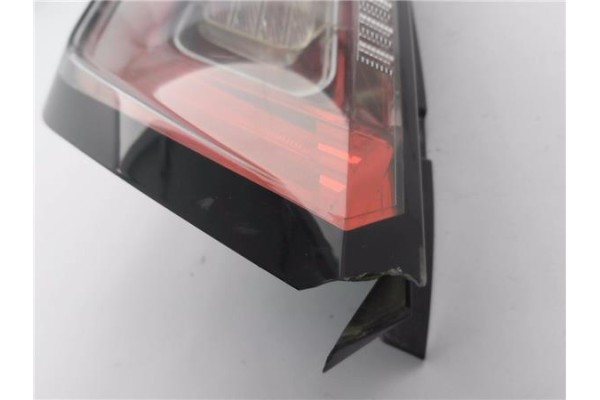 Recambio de piloto trasero izquierdo para fiat punto / grande punto (199) 1.4 referencia OEM IAM 51895399 02040199900010 