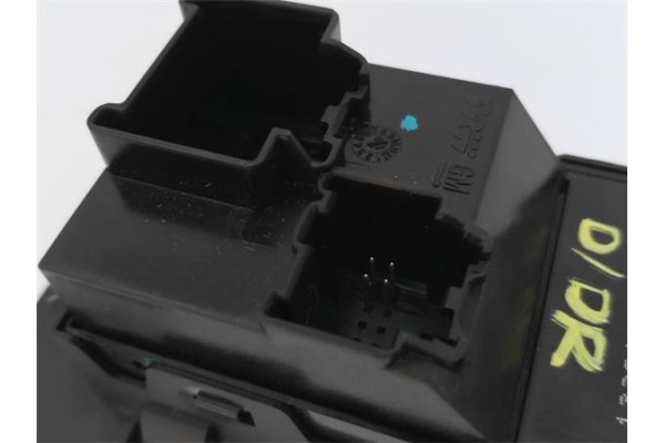 Recambio de mando elevalunas delantero derecho para opel astra j 1.6 referencia OEM IAM 13301886  