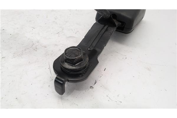 Recambio de anclaje cinturon delantero derecho para kia rio (ub) 1.2 basic referencia OEM IAM 888401W000HU  