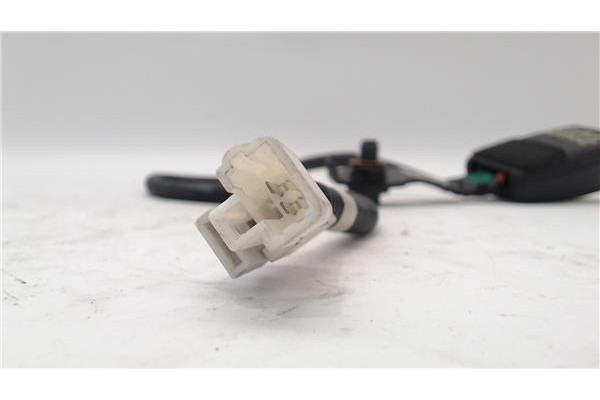 Recambio de anclaje cinturon delantero derecho para kia rio (ub) 1.2 basic referencia OEM IAM 888401W000HU  