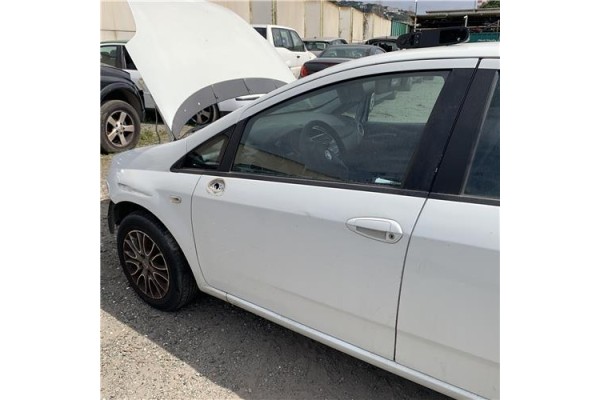 Recambio de puerta delantero izquierda para fiat punto / grande punto (199) 1.4 referencia OEM IAM 51846215 Recambio de puerta delantero izquierda para fiat punto / grande punto (199) 1.4 referencia OEM IAM 51846215