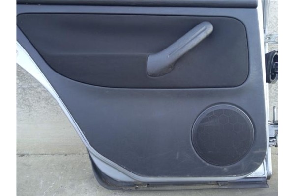 Recambio de puerta trasero izquierda para volkswagen golf iv berlina (1j1) 1.9 tdi referencia OEM IAM 1J6833055F  
